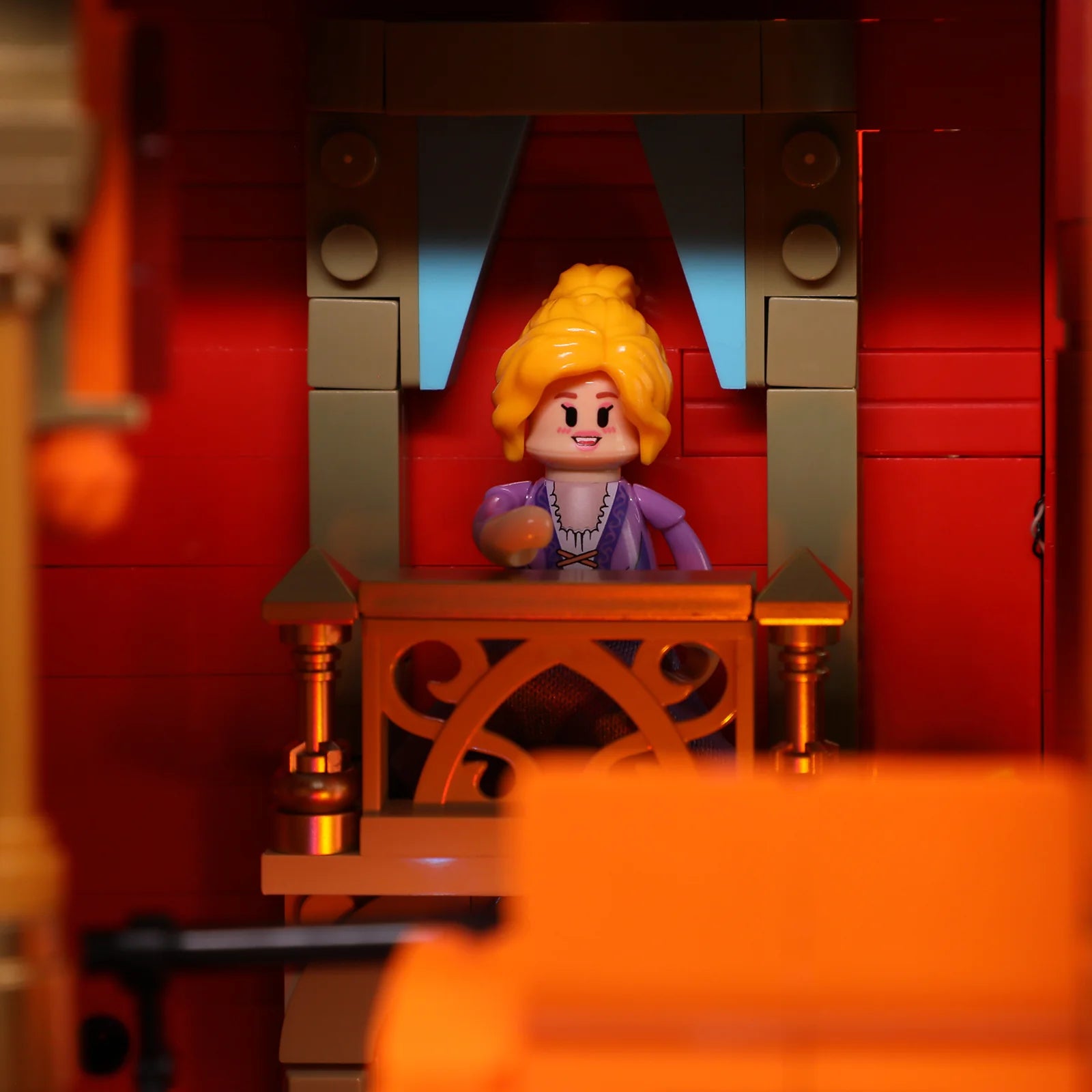 Lumibricks (Formerly Funwhole) F9056 Balcony Theatre balcony with blonde minifigure in purple dress and warm LED lighting